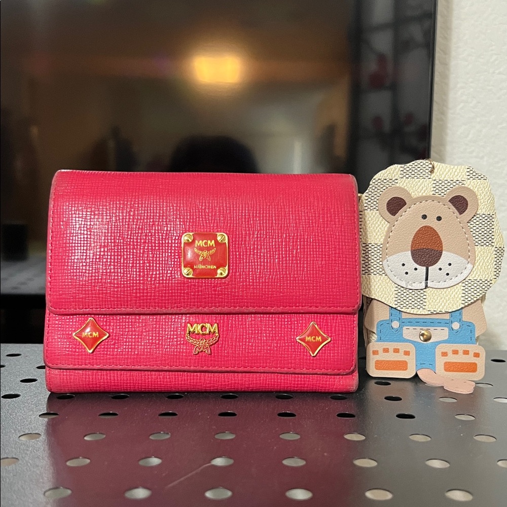 Grab Your 1 Squeaky Chicken!!! Get a Chance to Win Lux MCM or Coccinelle - Picture 9 of 9
